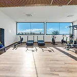 Carvajal Design - Walk To And Train 丰希罗拉