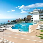 Carvajal Design - Walk To And Train Lejlighed *