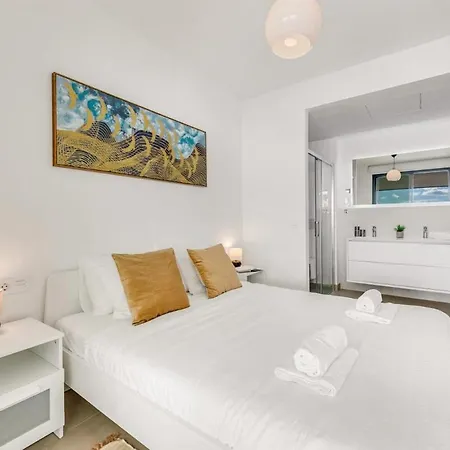 Apartment Carvajal Design - Walk To And Train