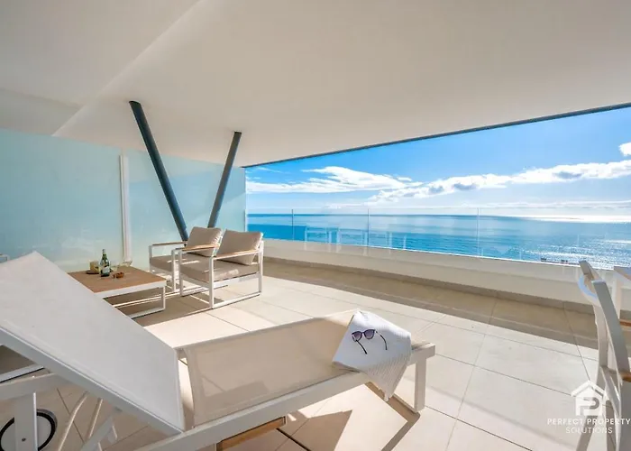 Carvajal Design - Walk To And Train Apartment Fuengirola