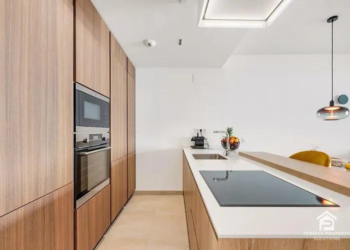 Carvajal Design - Walk To And Train Apartment Fuengirola