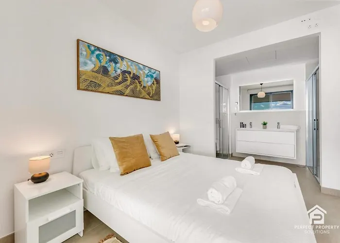 Apartment Carvajal Design - Walk To And Train