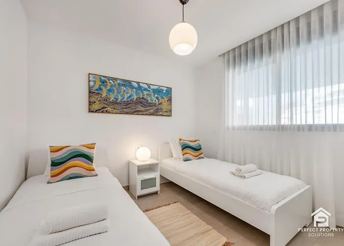 Carvajal Design - Walk To And Train * Fuengirola