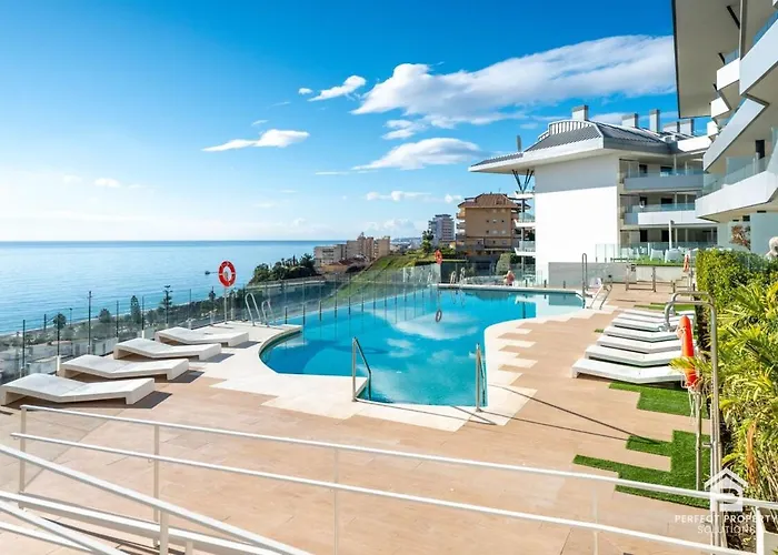 Carvajal Design - Walk To And Train Apartment *