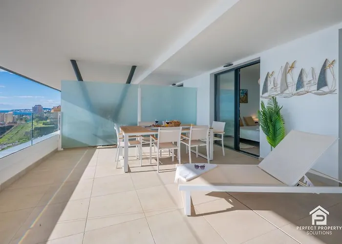 Carvajal Design - Walk To And Train Apartment