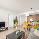 Carvajal Design - Walk To And Train Апартаменти